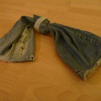 Zerrspiel aus Jeans(hose)